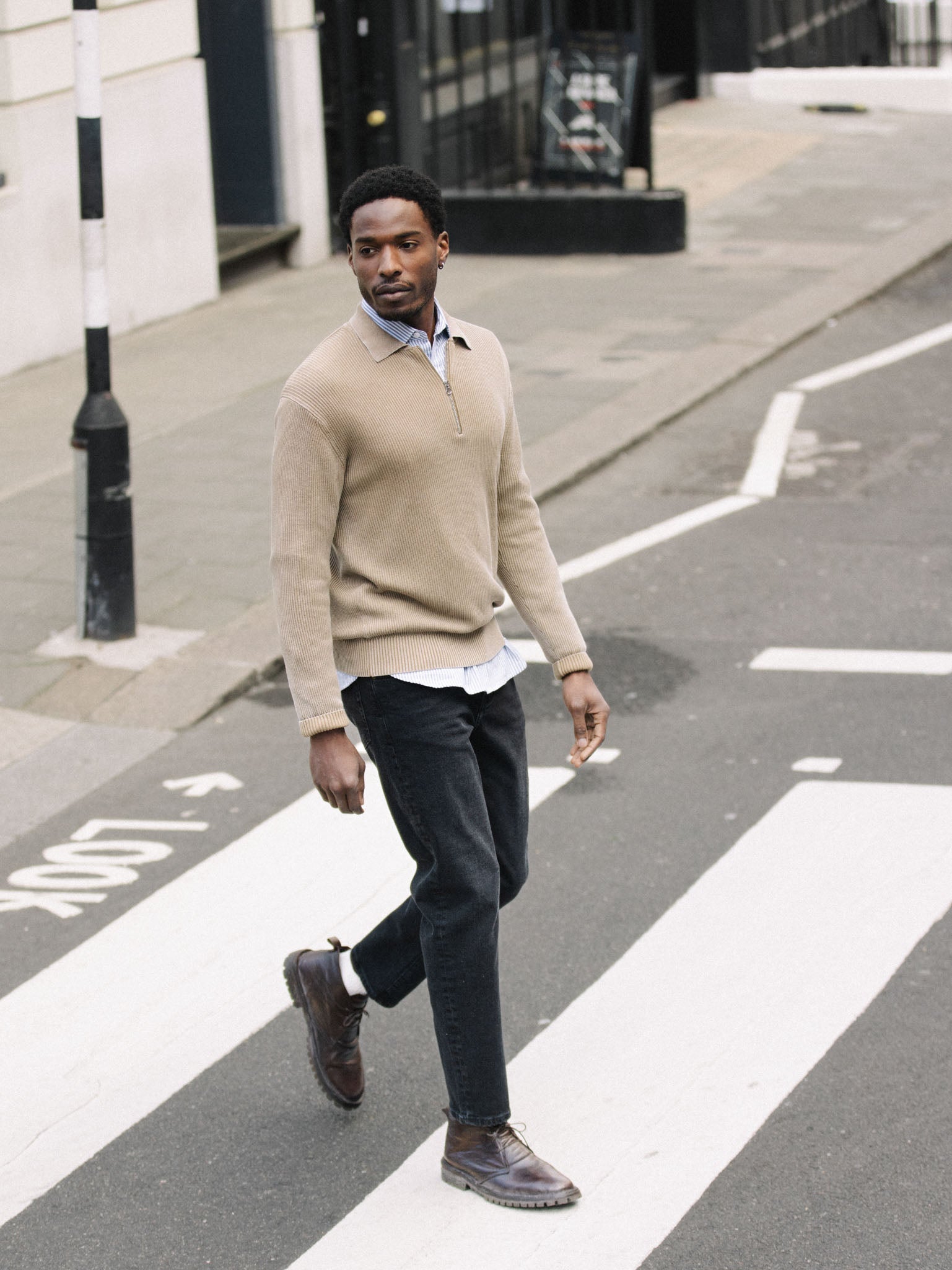 Modelshot / Black Denim / Detail